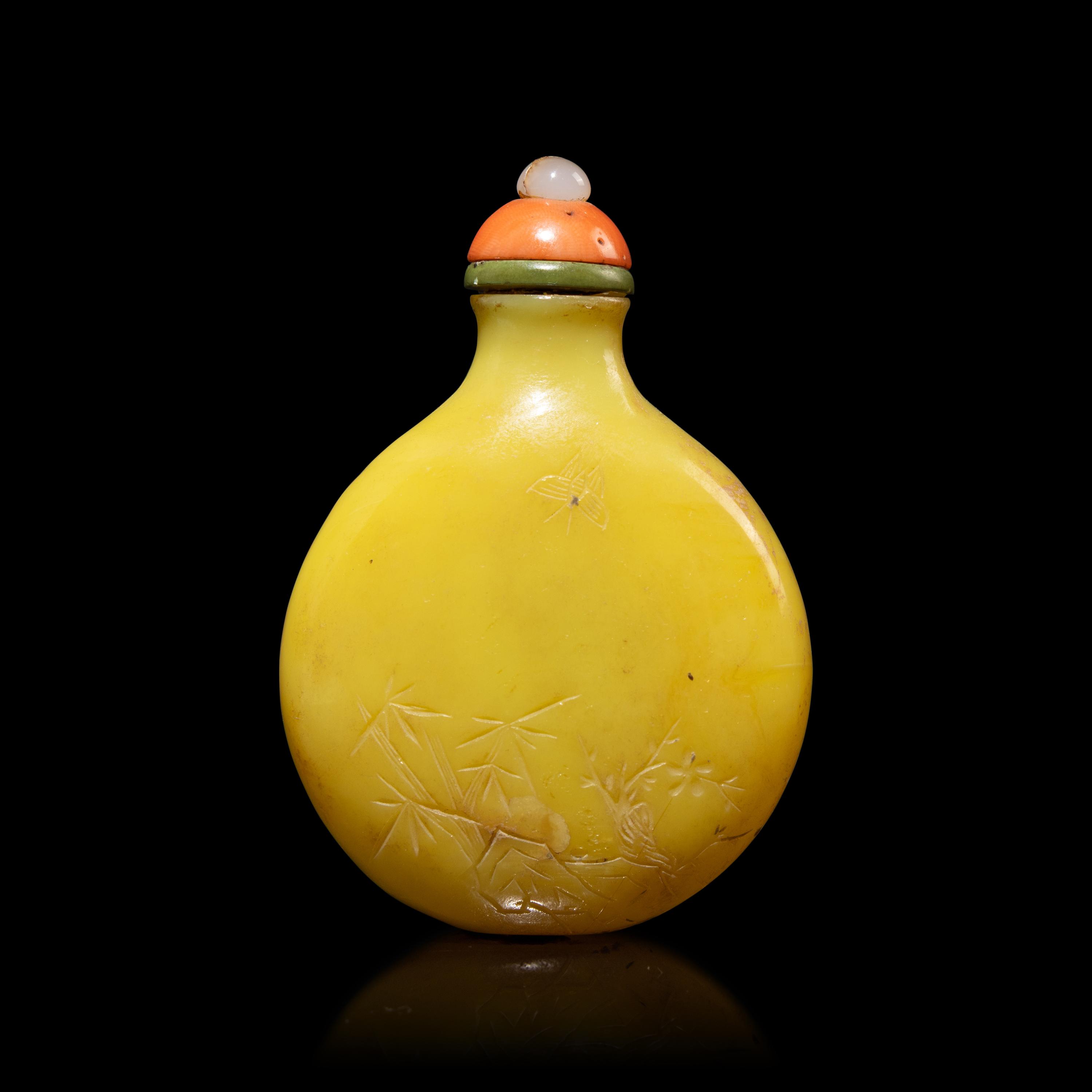 Twenty-One Chinese Snuff Bottles, 19th-Early 20th Century — 晚清-民國 各式鼻烟壺一組二十一只