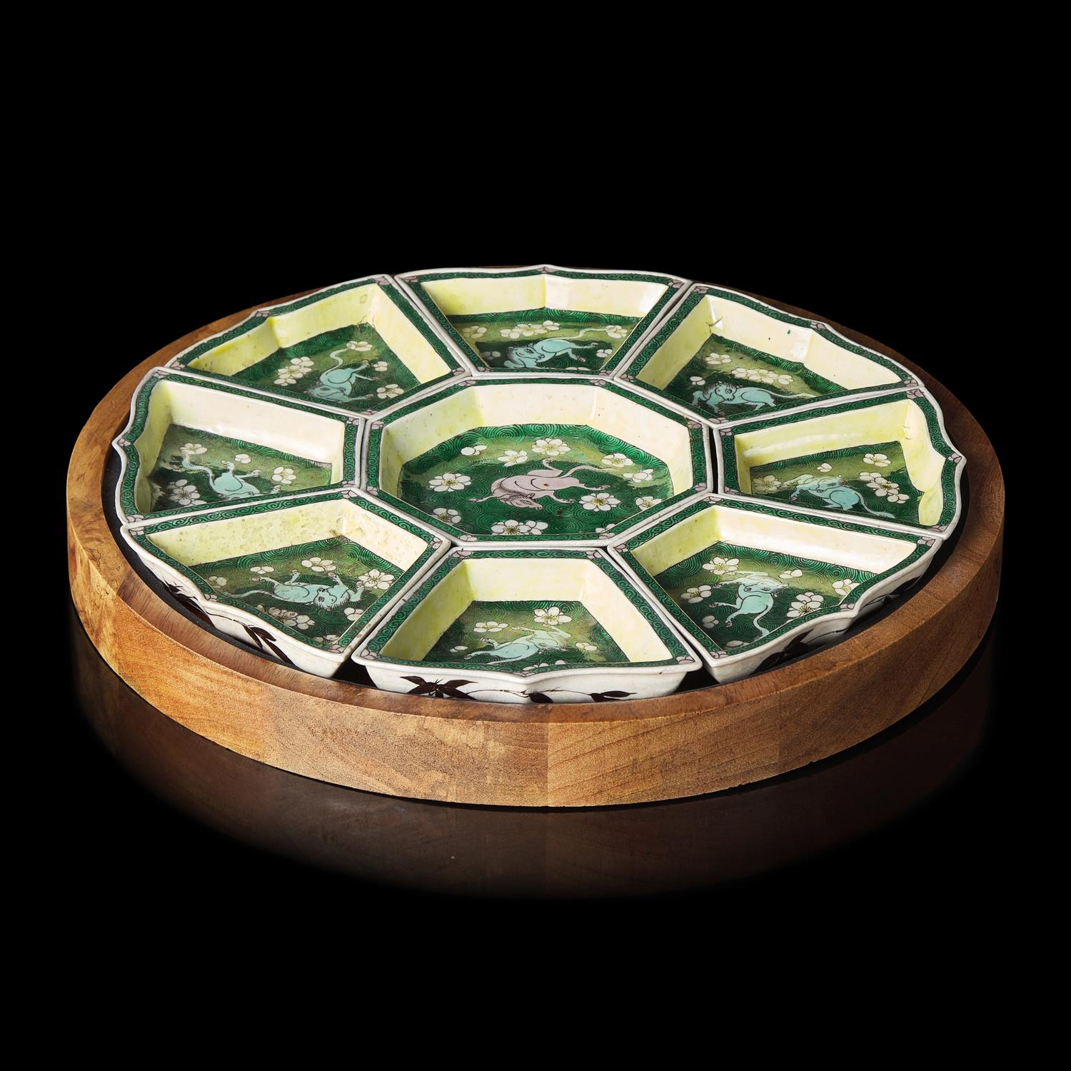 A Chinese Famille Verte Sweetmeat Set, Kangxi Period 清康熙 五彩天馬圖攢盤