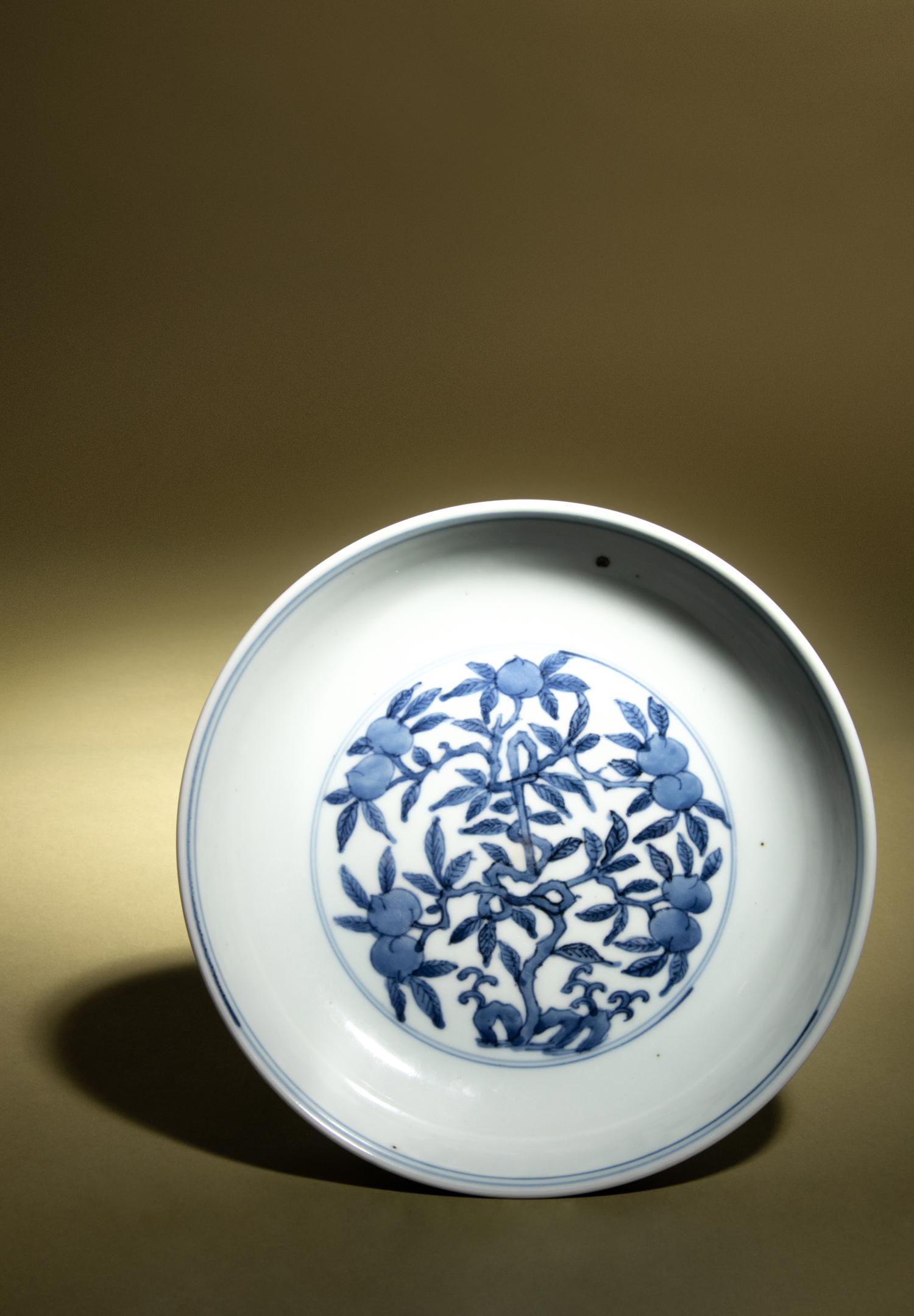 A Blue and White Porcelain 'Dragon and Peach' Plate
