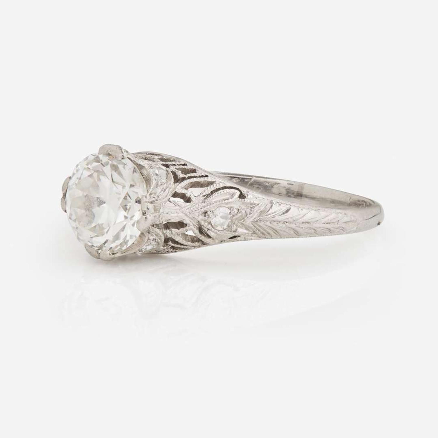A Ladies Platinum and Diamond Ring Edwardian, c.1915
