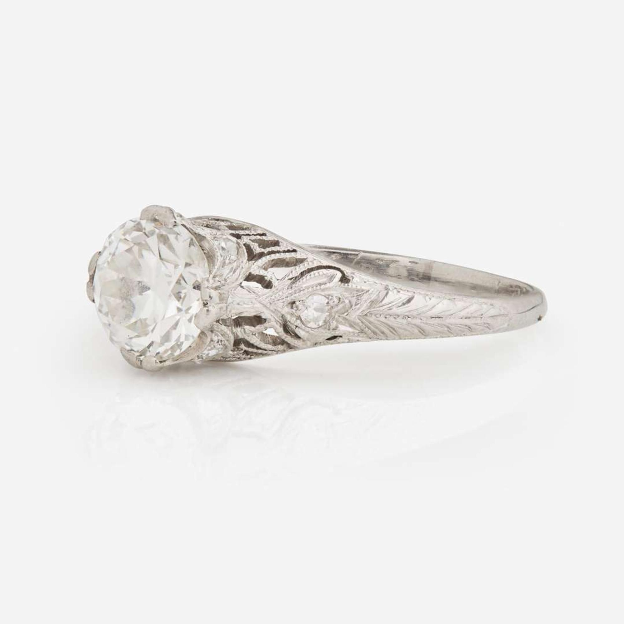 A Ladies Platinum and Diamond Ring Edwardian, c.1915