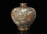 A large Japanese Satsuma-type vase, signed Suizan, Meiji period 日本薩摩燒形製大罐 翠山款 明治