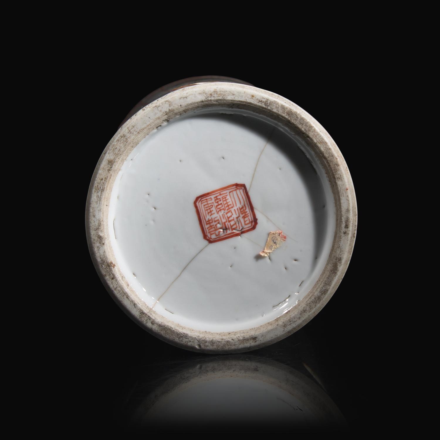 A Chinese Famille Verte "Bats" Hat Stand, Late Qing Dynasty 清晚期 福壽雙全帽筒一隻