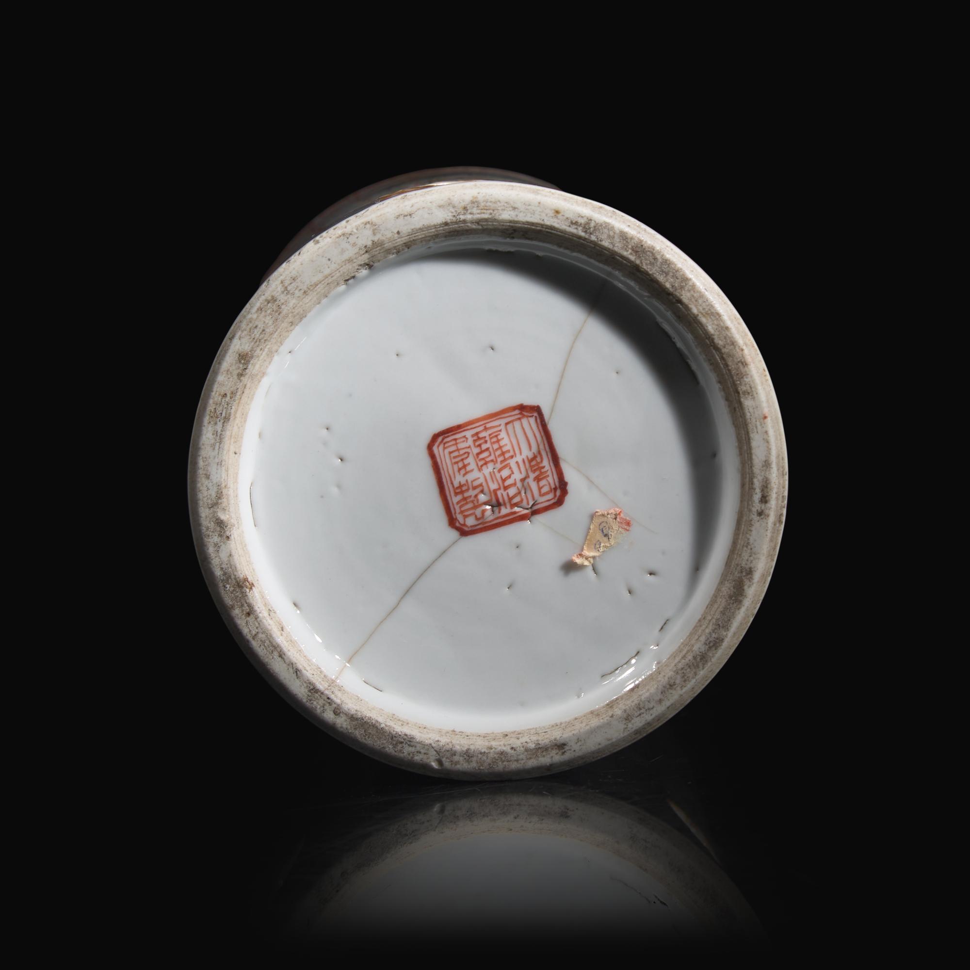 A Chinese Famille Verte "Bats" Hat Stand, Late Qing Dynasty 清晚期 福壽雙全帽筒一隻