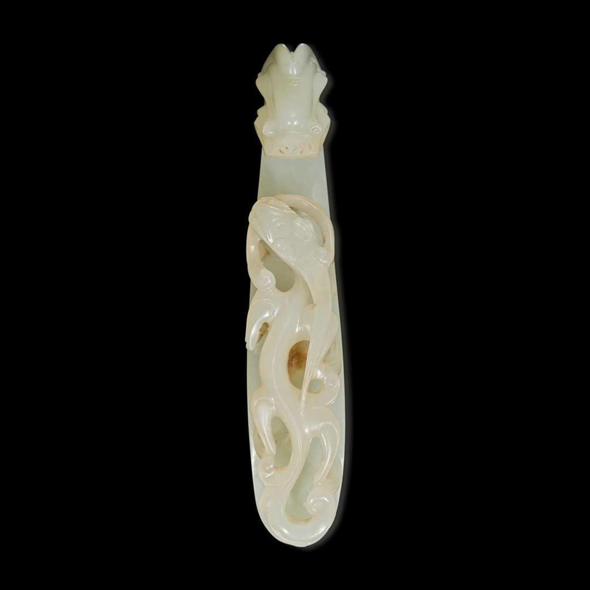 Two Chinese white jade buckles and a third buckle 白玉帶鉤兩組及一配件 Qing dynasty ?
