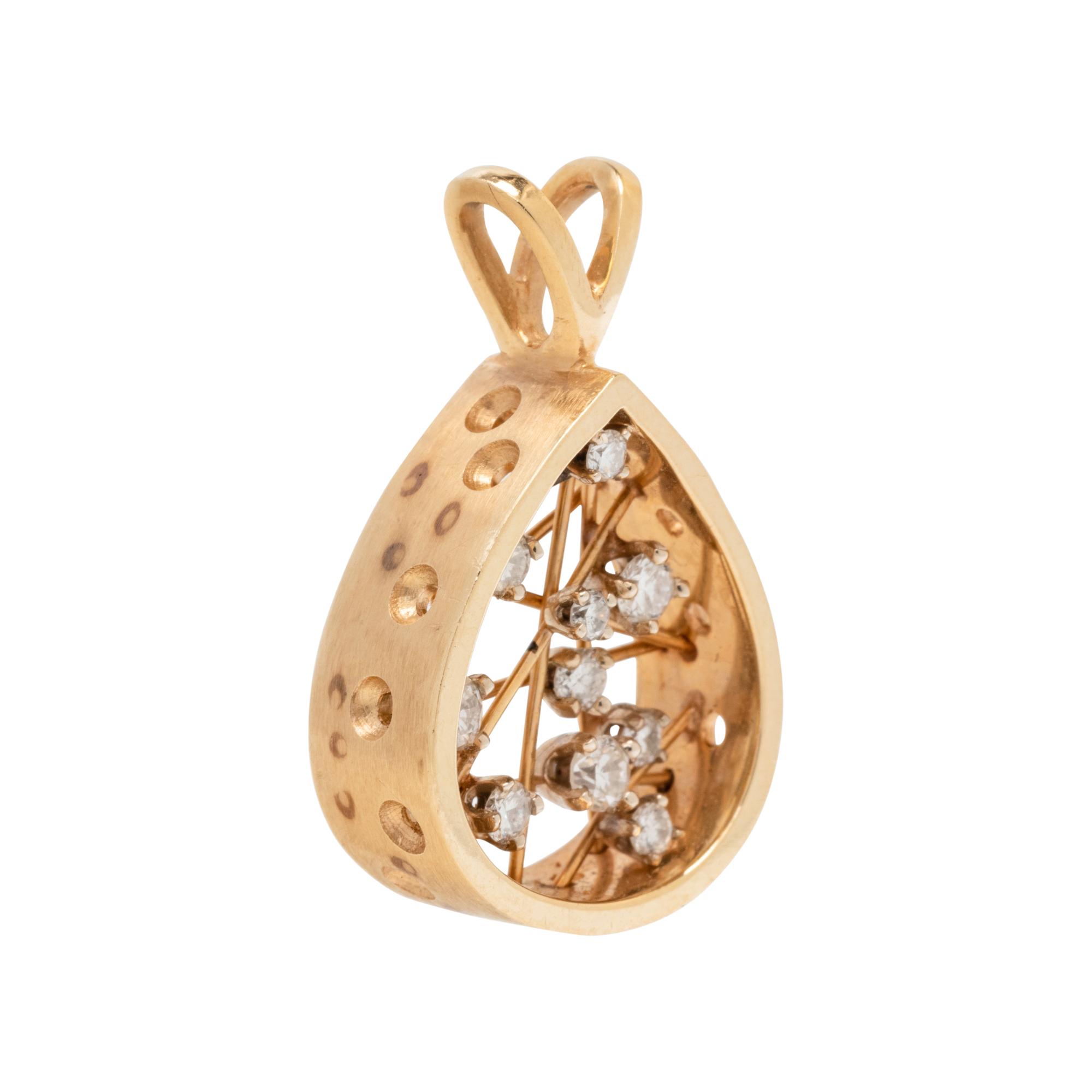 YELLOW GOLD AND DIAMOND PENDANT