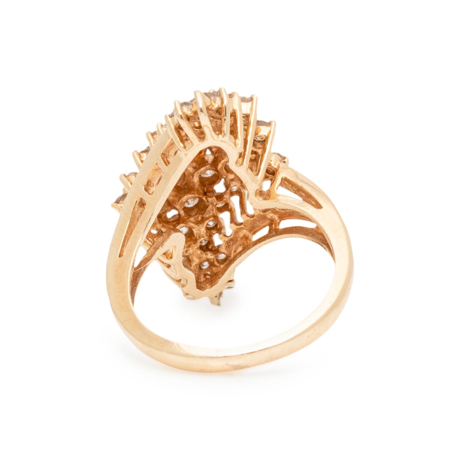 YELLOW GOLD AND DIAMOND RING
