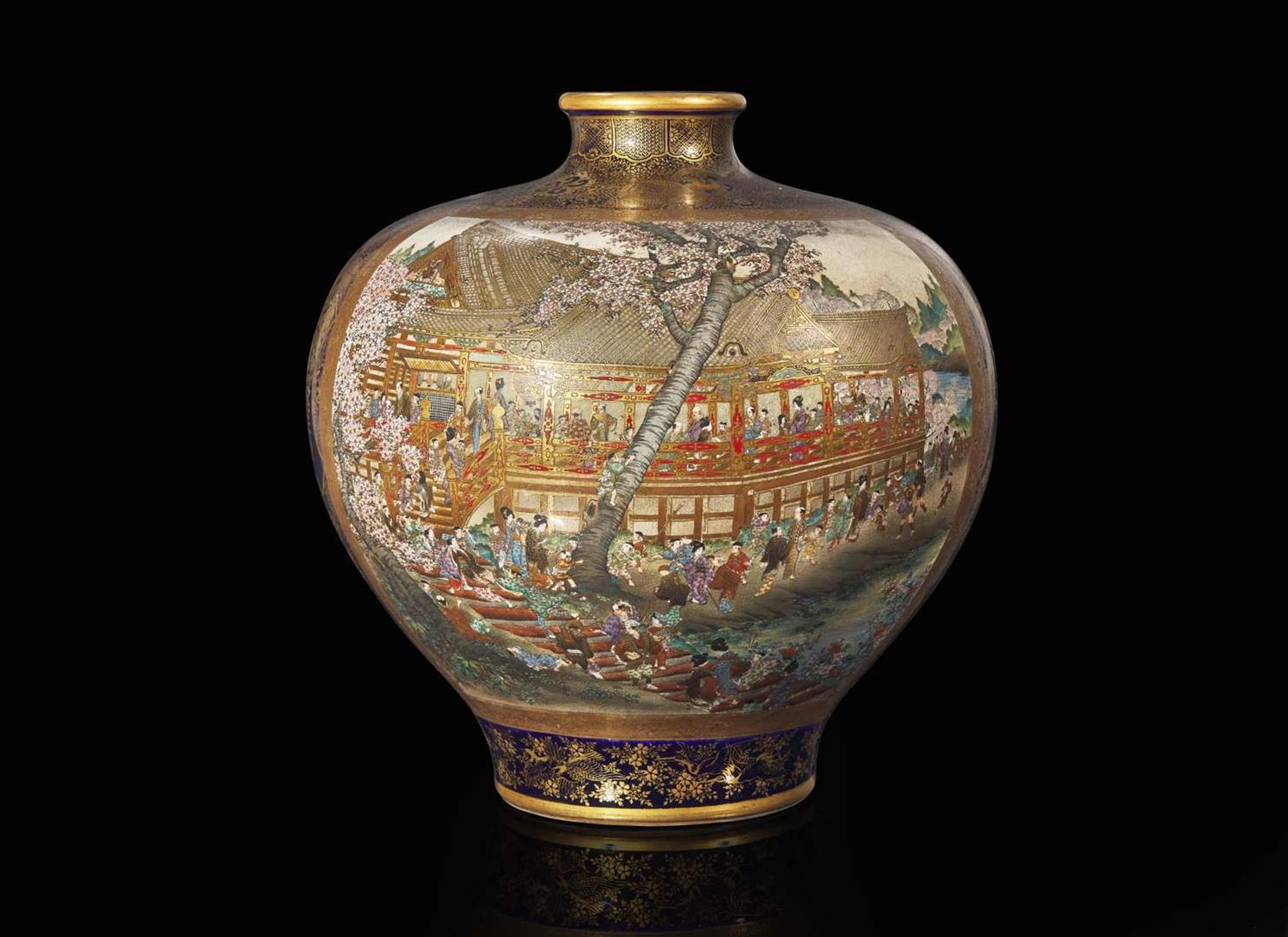A large Japanese Satsuma-type vase, signed Suizan, Meiji period 日本薩摩燒形製大罐 翠山款 明治