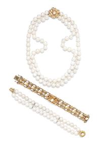 A Collection of Yellow Gold and Cultured Pearl Jewelry, 22.40 (link bracelet only).