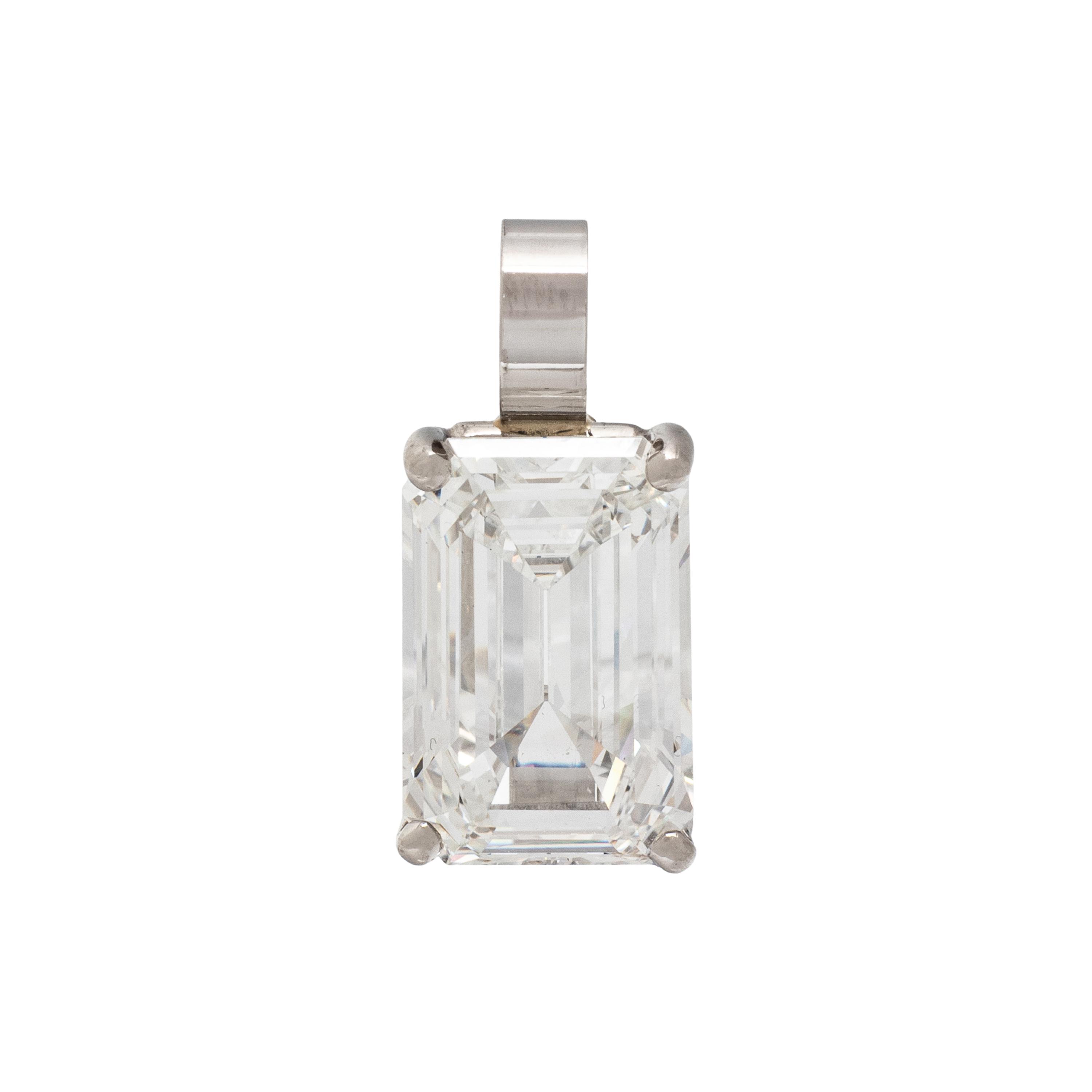 EMERALD CUT DIAMOND PENDANT