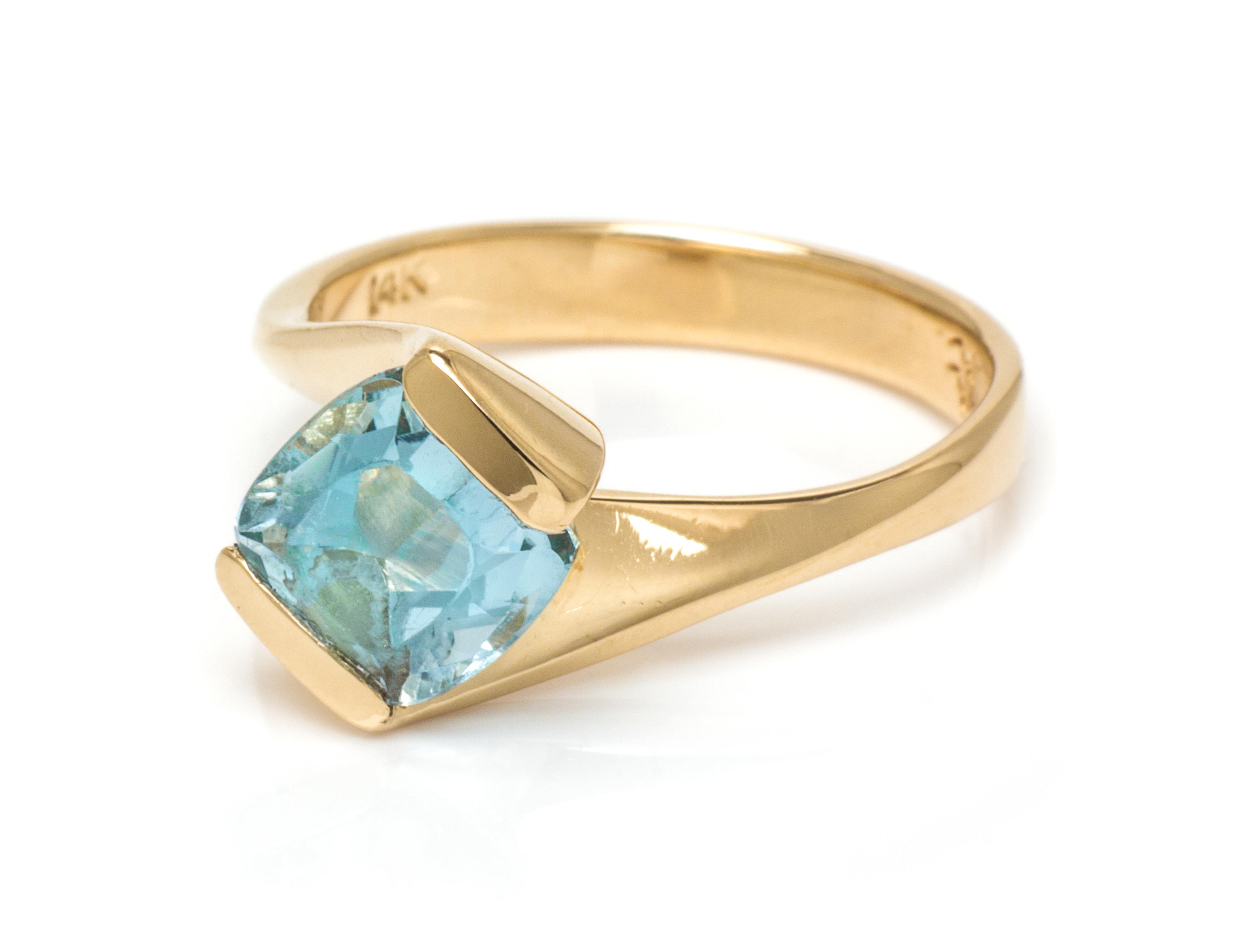 A 14 Karat Yellow Gold and Aquamarine Ring, 2.80 dwts.