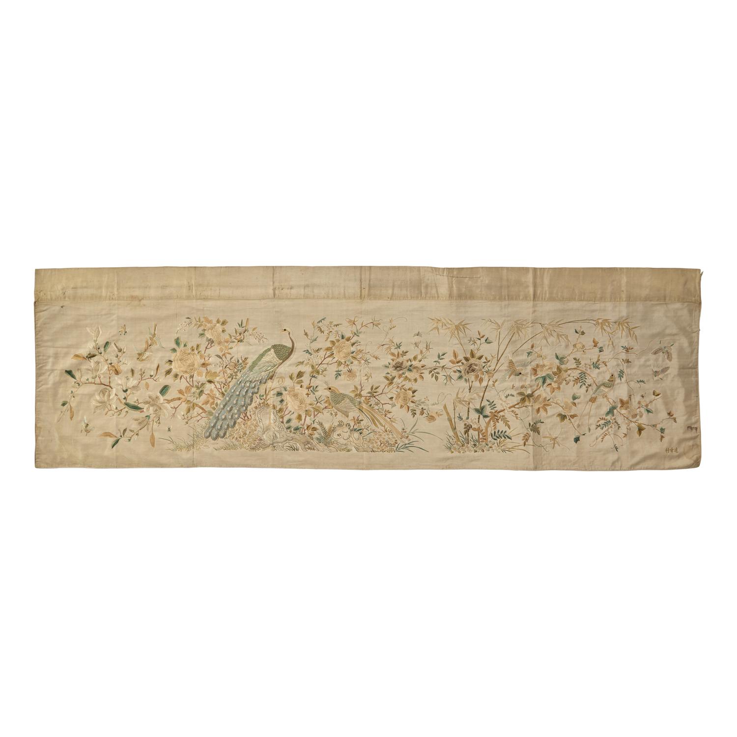 A Cantonese Embroidered Silk 'Birds' Panel, 20th Century — 近代 粵綉花鳥圖挂帳