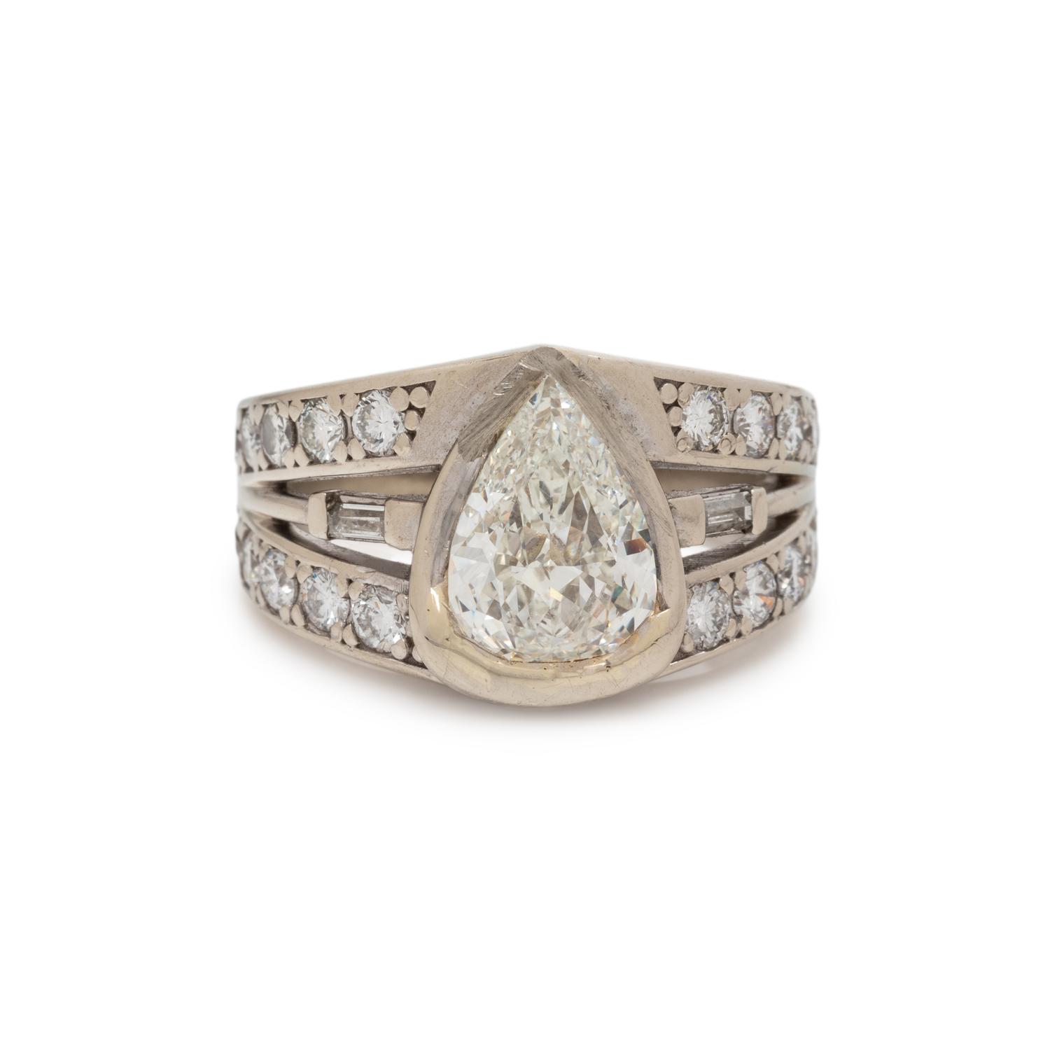 WHITE GOLD AND DIAMOND RING