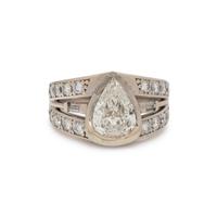 WHITE GOLD AND DIAMOND RING