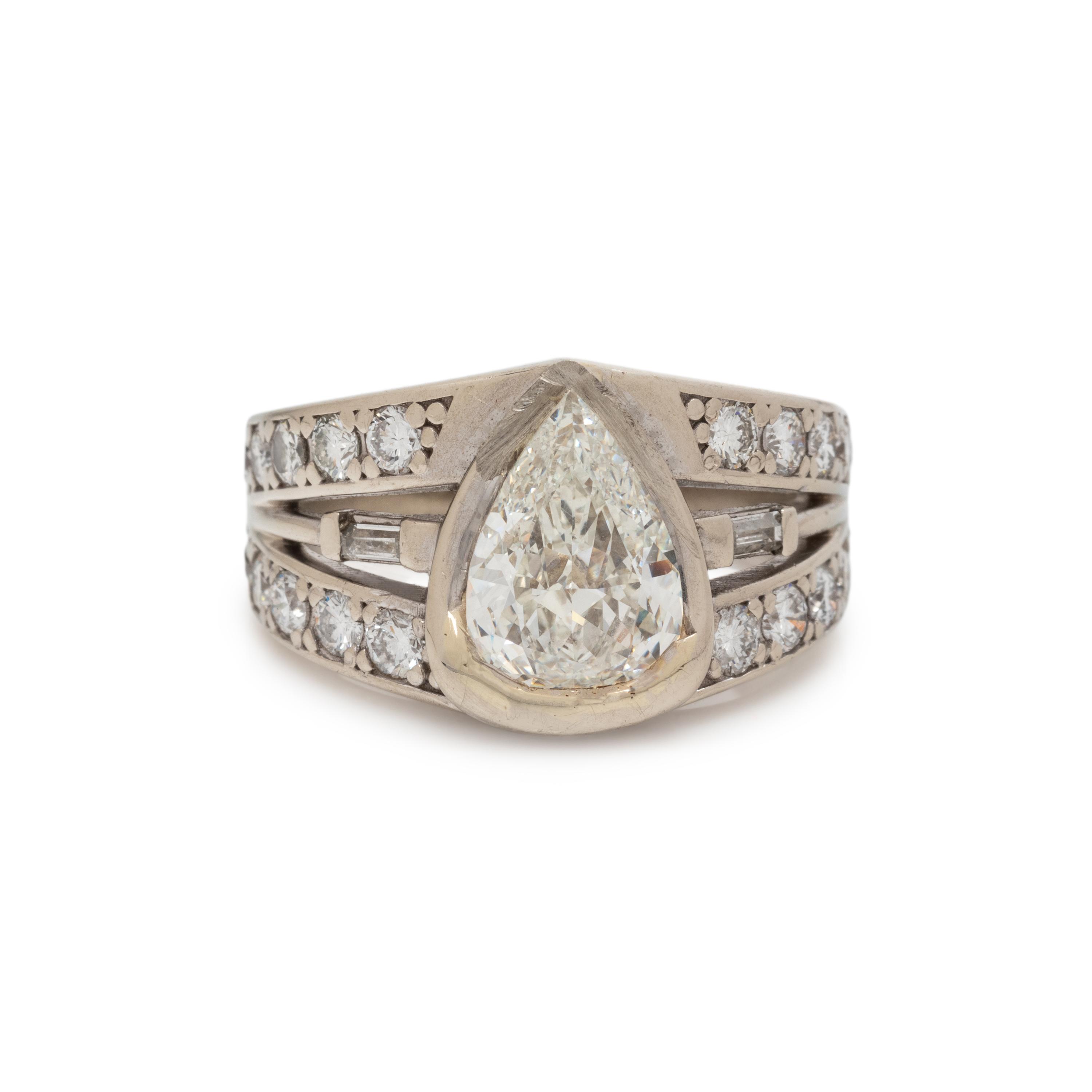 WHITE GOLD AND DIAMOND RING