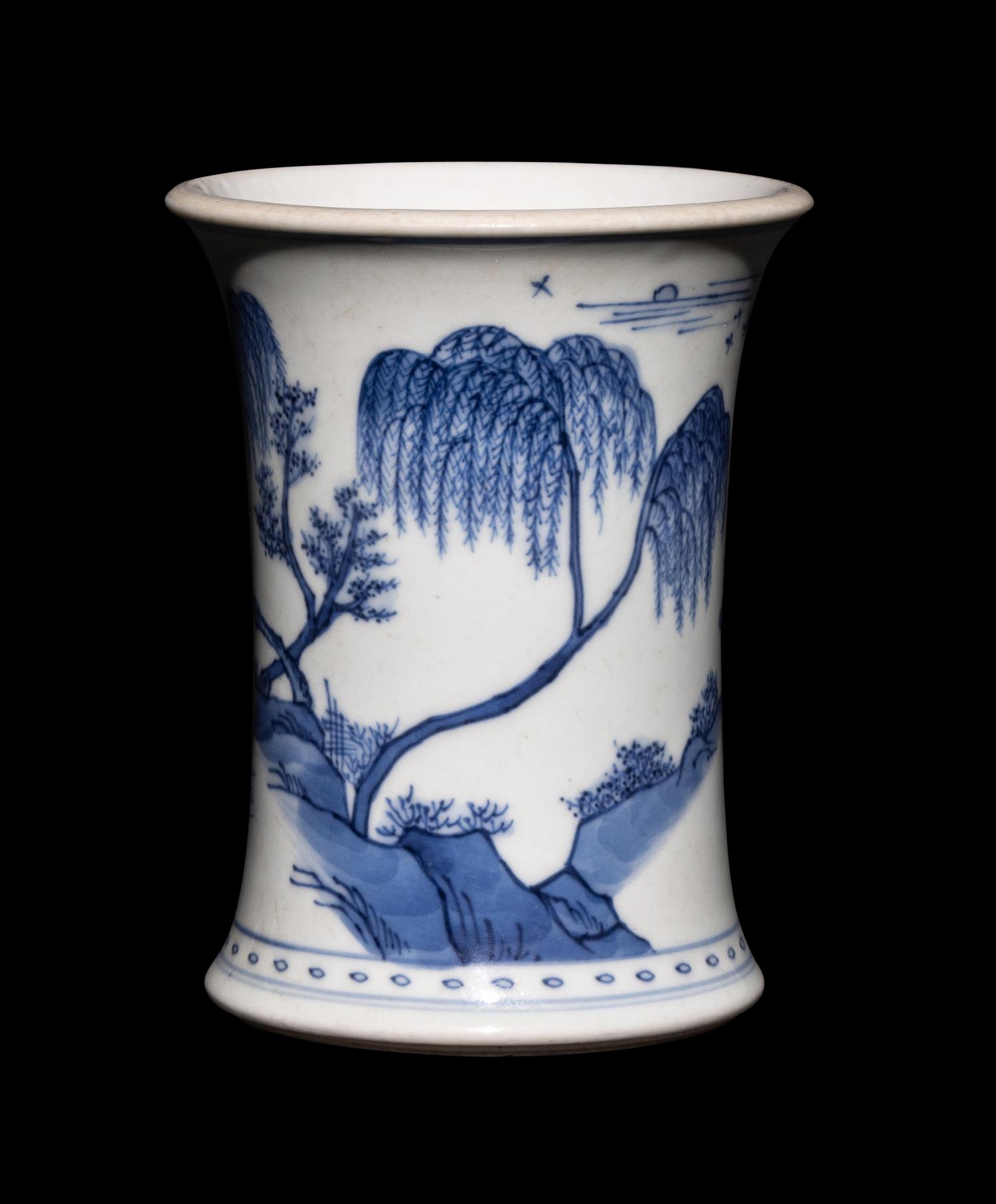 A Chinese Blue and White Porcelain Brushpot, Bitong
