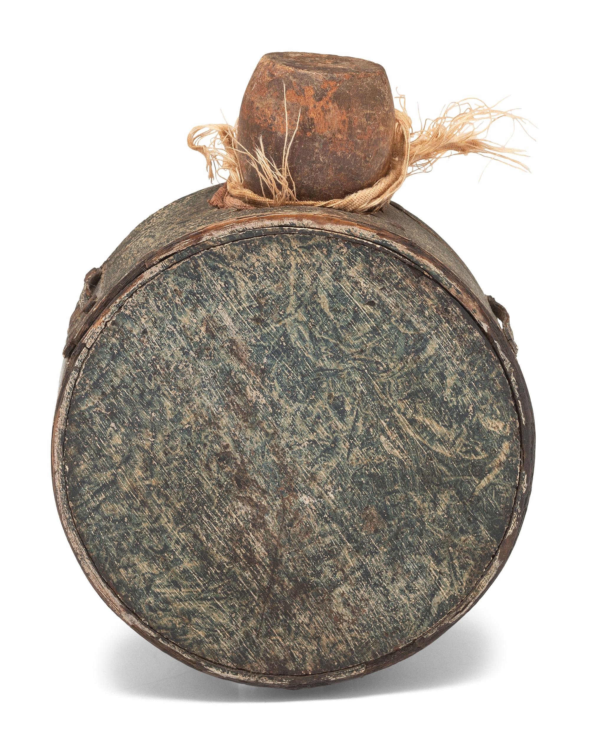 [AMERICANA]. "D.M.C." sponge decorated drum canteen