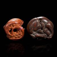 Two carved wood netsuke: a sleeping dog and a pair of quail 日本小狗与鹌鹑根付两件 Edo/Meiji period ?????