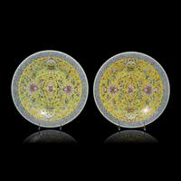 A Pair of Chinese Yellow Ground Famille Rose Porcelain 'Lotus' Plates, Late 19th/20th Century — 晚清-民國 粉彩黃地纏枝西番蓮紋賞盤一對
