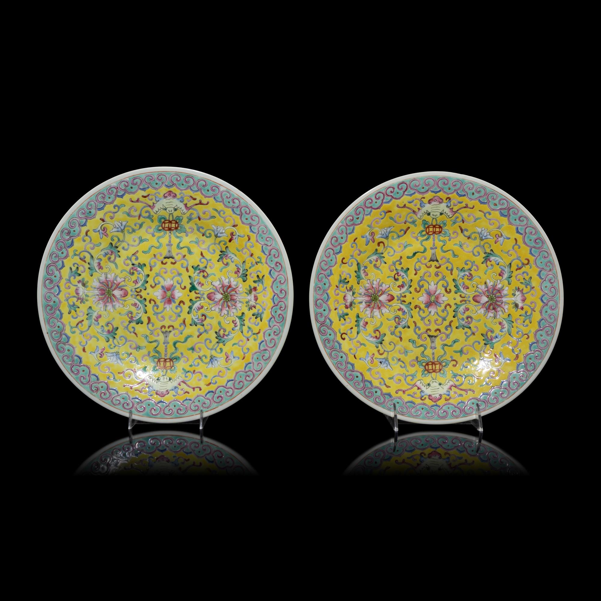 A Pair of Chinese Yellow Ground Famille Rose Porcelain 'Lotus' Plates, Late 19th/20th Century — 晚清-民國 粉彩黃地纏枝西番蓮紋賞盤一對