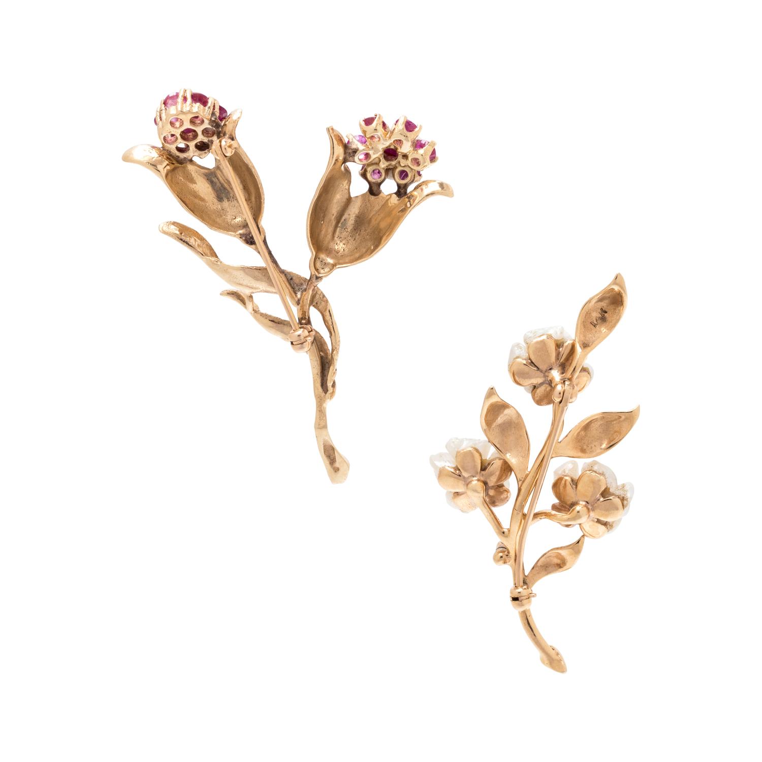COLLECTION OF YELLOW GOLD AND GEMSTONE FLOWER BROOCHES