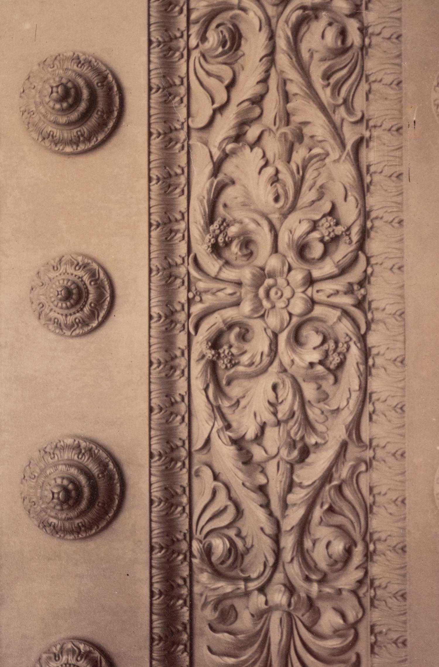 A group of five photographs depicting architectural elements ( Ancien monastère des Bénédictins anglais, 269 rue Saint-Jacques , 1905; Hôtel Gouthières, rue Pierre Bulet 6 , 1905; Porte, L'église Saint-Paul , 1911; Panthéon (porte) , 1911-1912; Saint-Roch - Chaire , 1912)