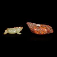 A Chinese carved jade toad and a hardstone example 玉雕石雕金蟾各一隻
