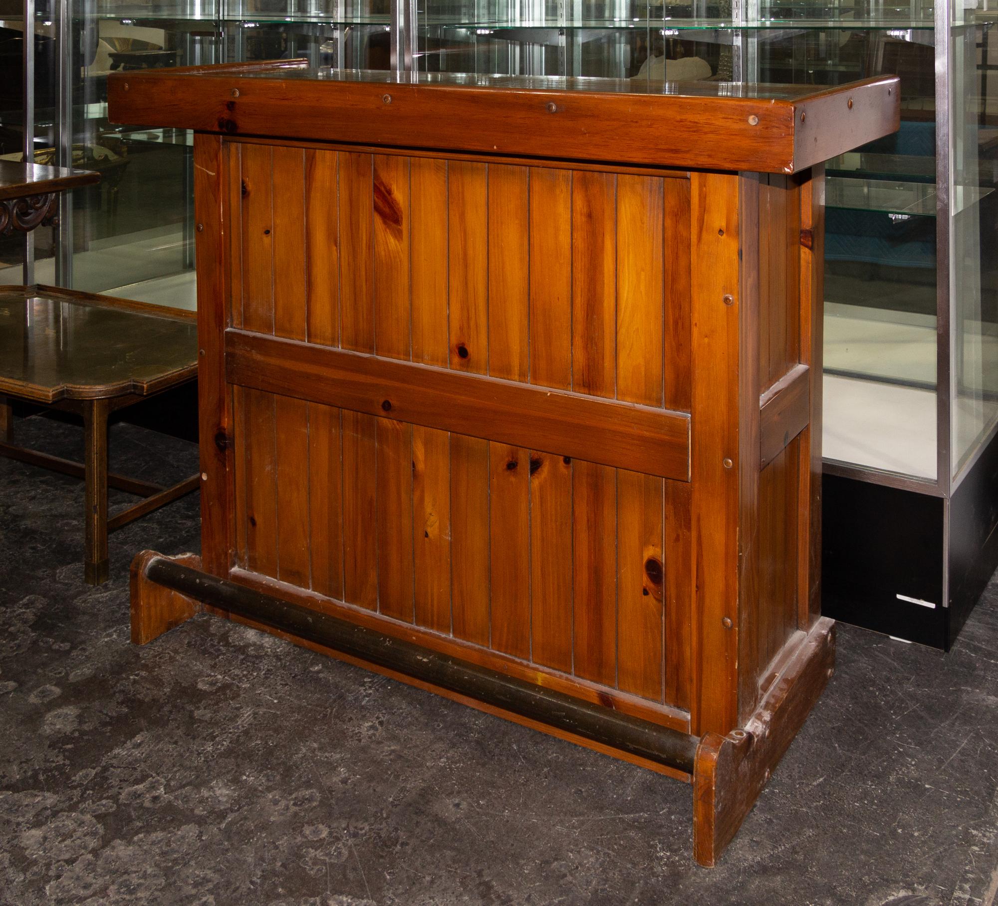 An American Pine Bar Height 42 x width 53 1/2 x depth 21 inches. — MID 2OTH CENTURY