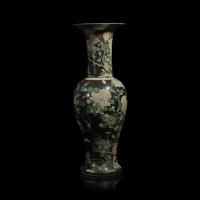 A Large Chinese Famille Noire Porcelain Yenyen Vase, Late 19th Century — 清晚期 素三彩大觀音瓶