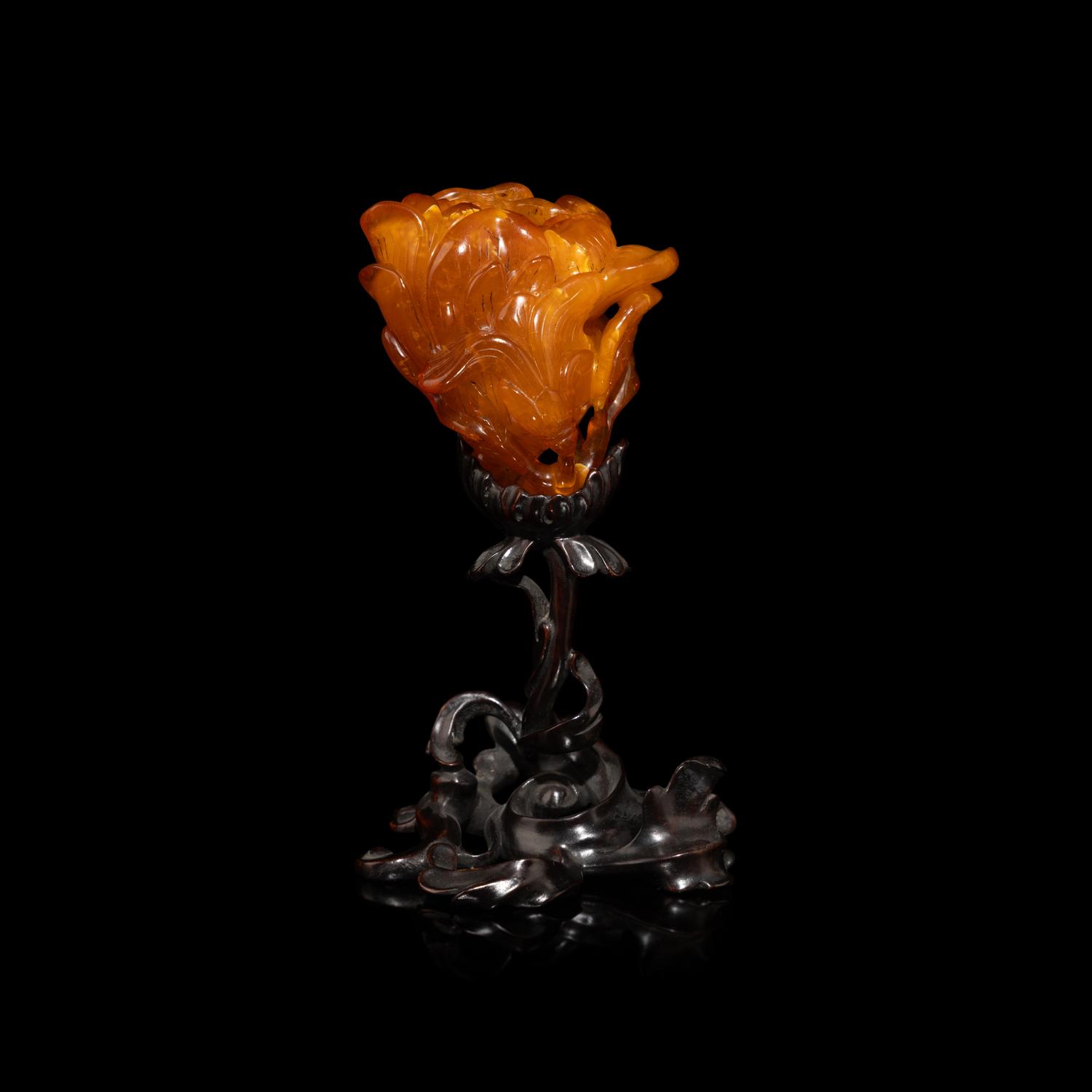 A Small Chinese 'Beewax' Amber Flower Vase, 19th-20th Century — 晚清-民國 蜜蜡玉蘭式小花插