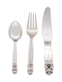 in the Acorn pattern, comprising: 6 dinner knives with stainless steel blades 6 butter spreaders 1 cake knife with stainless steel blade 6 dinner forks 6 salad forks 7 cocktail forks 6 tablespoons 1 teaspoon 5 smaller teaspoons 6 soup spoons 6 demitasse spoons 56 pieces total.