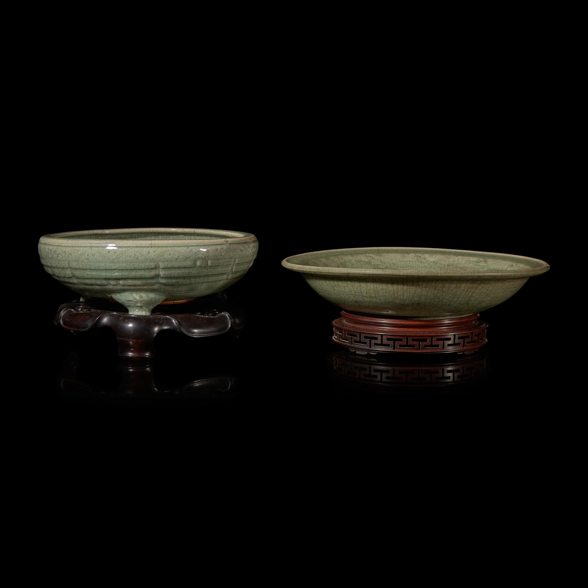Two Large Chinese Longquan Celadon Crackled Glazed Porcelain Wares, Ming Dynasty or Later 明或更晚 龍泉青瓷大盤及三足香爐各一