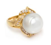 CULTURED SOUTH SEA PEARL AND DIAMOND RING