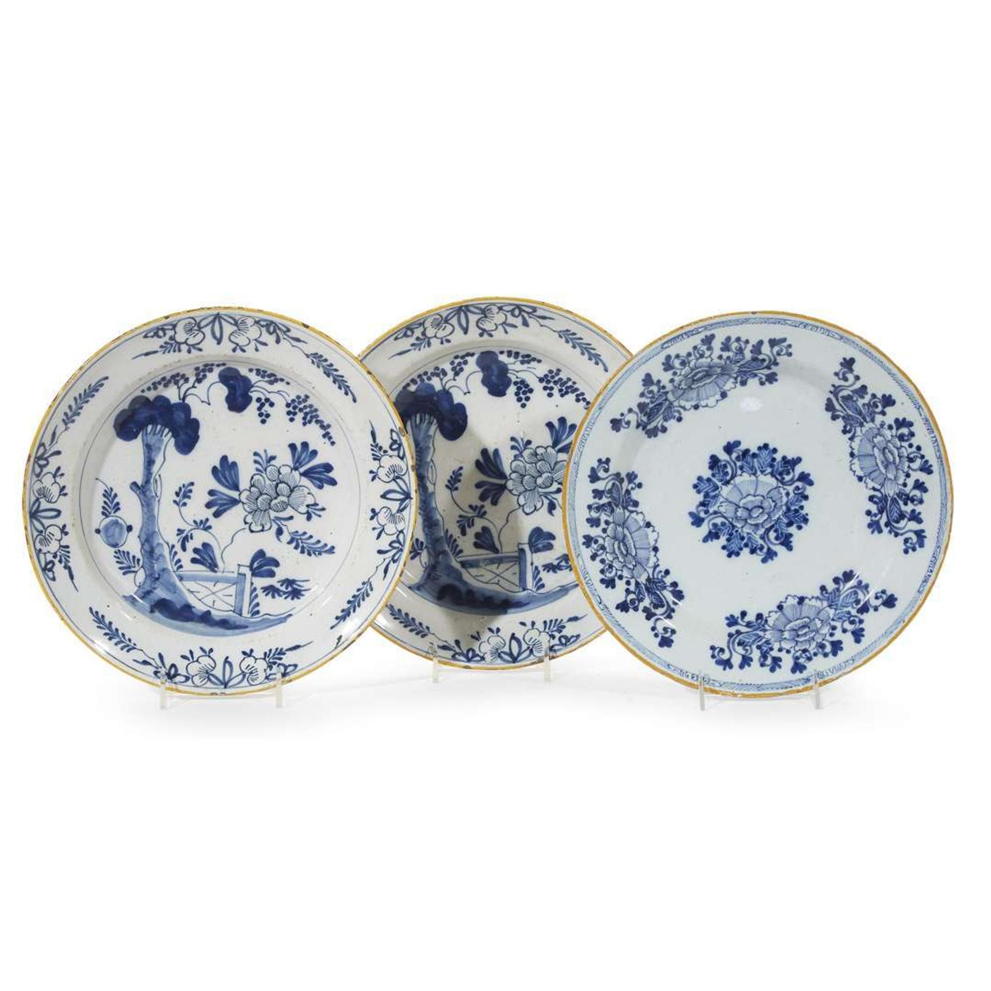 Dutch Delft "Varinas" tobacco jar and three Delft Chargers 18th century