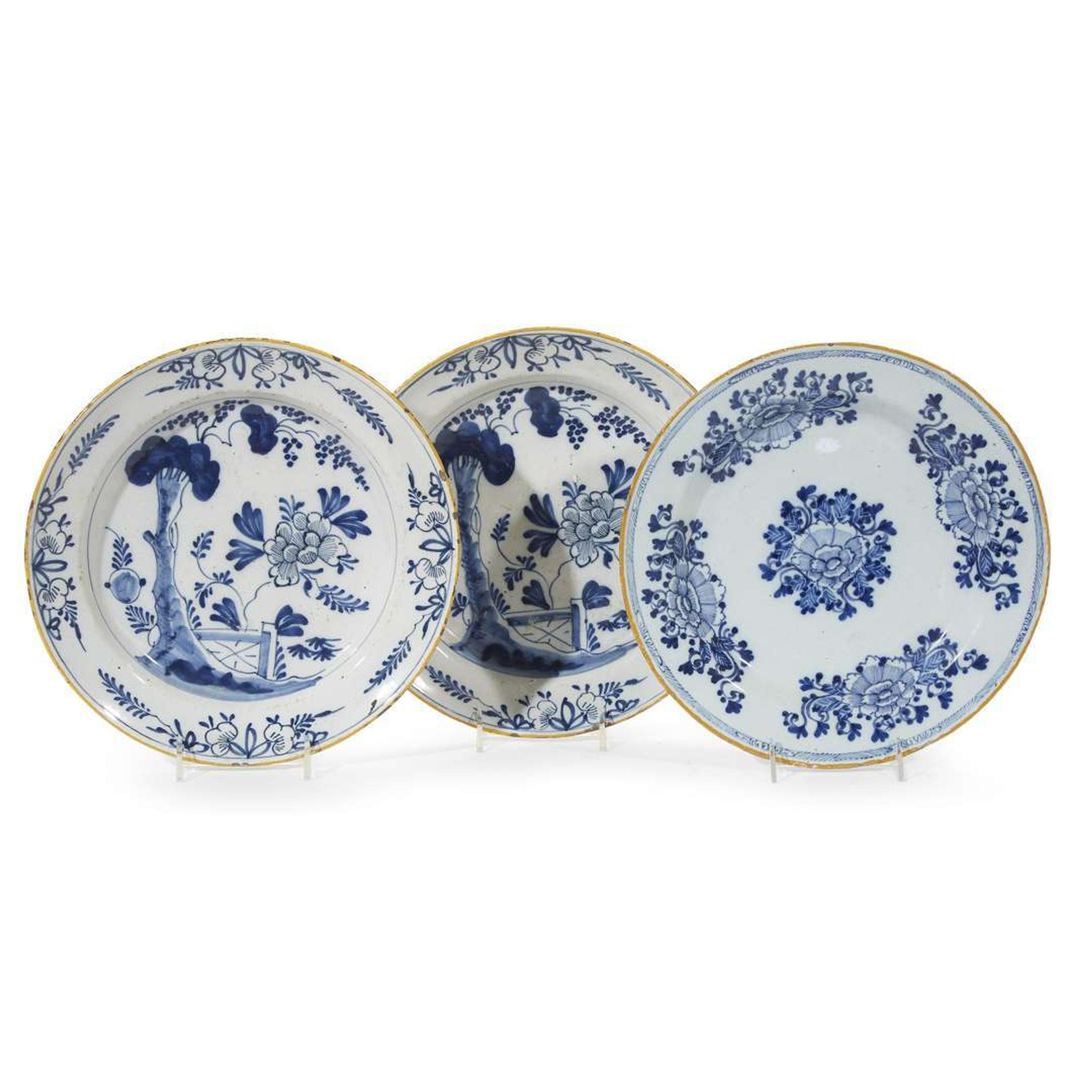 Dutch Delft "Varinas" tobacco jar and three Delft Chargers 18th century