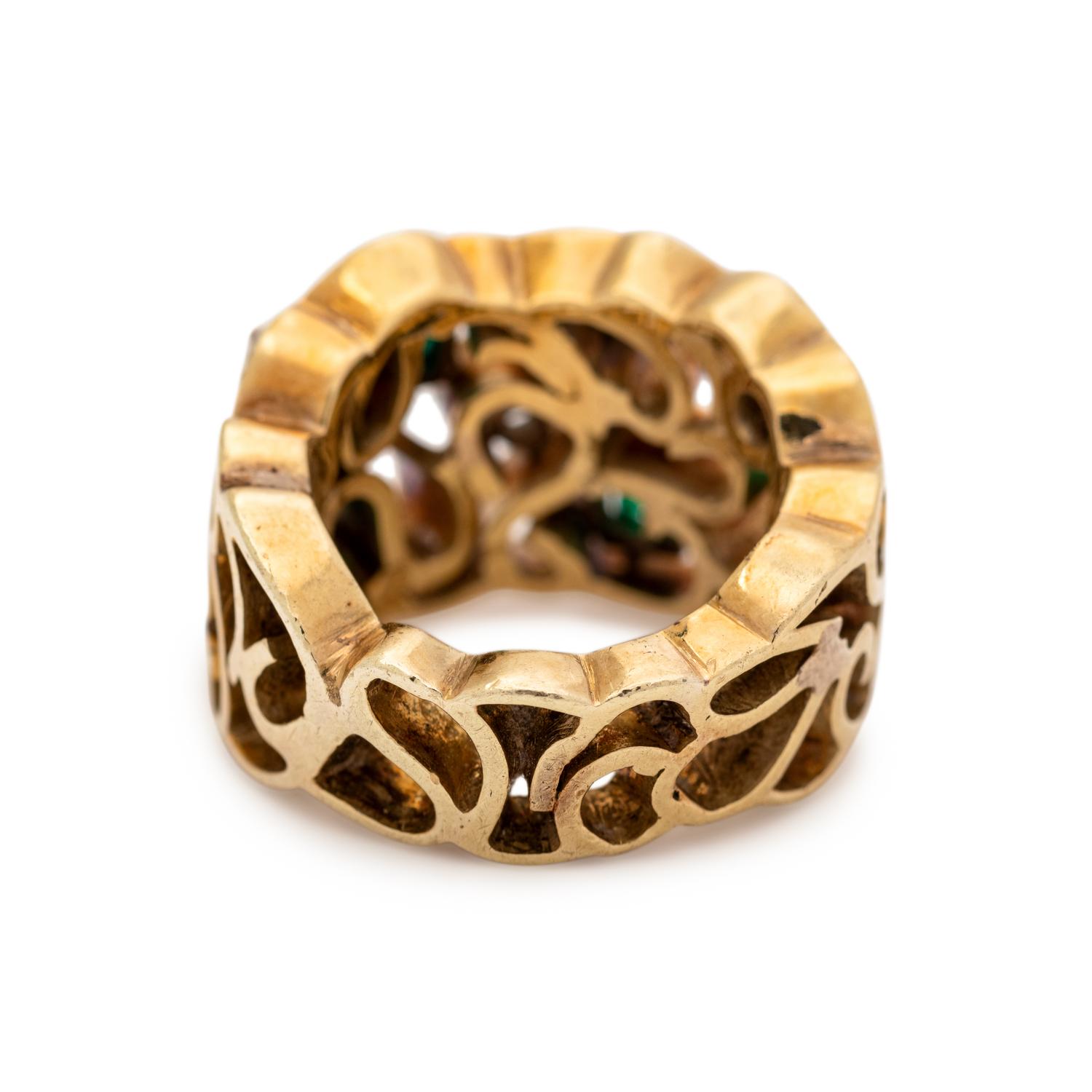YELLOW GOLD, DIAMOND AND EMERALD RING