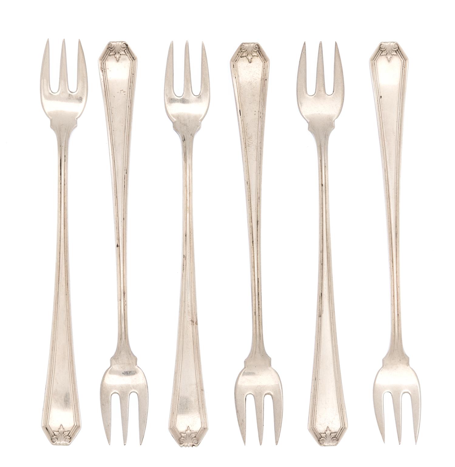 A Set of Twelve American Silver Oyster Forks, Whiting Mfg. Co., New York, NY, Early 20th Century, Lady Baltimore pattern