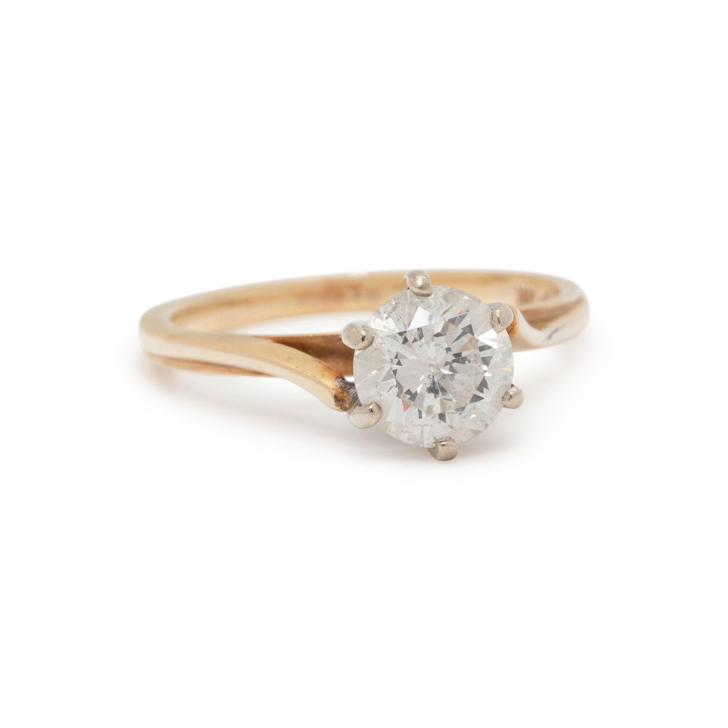 YELLOW GOLD AND DIAMOND RING