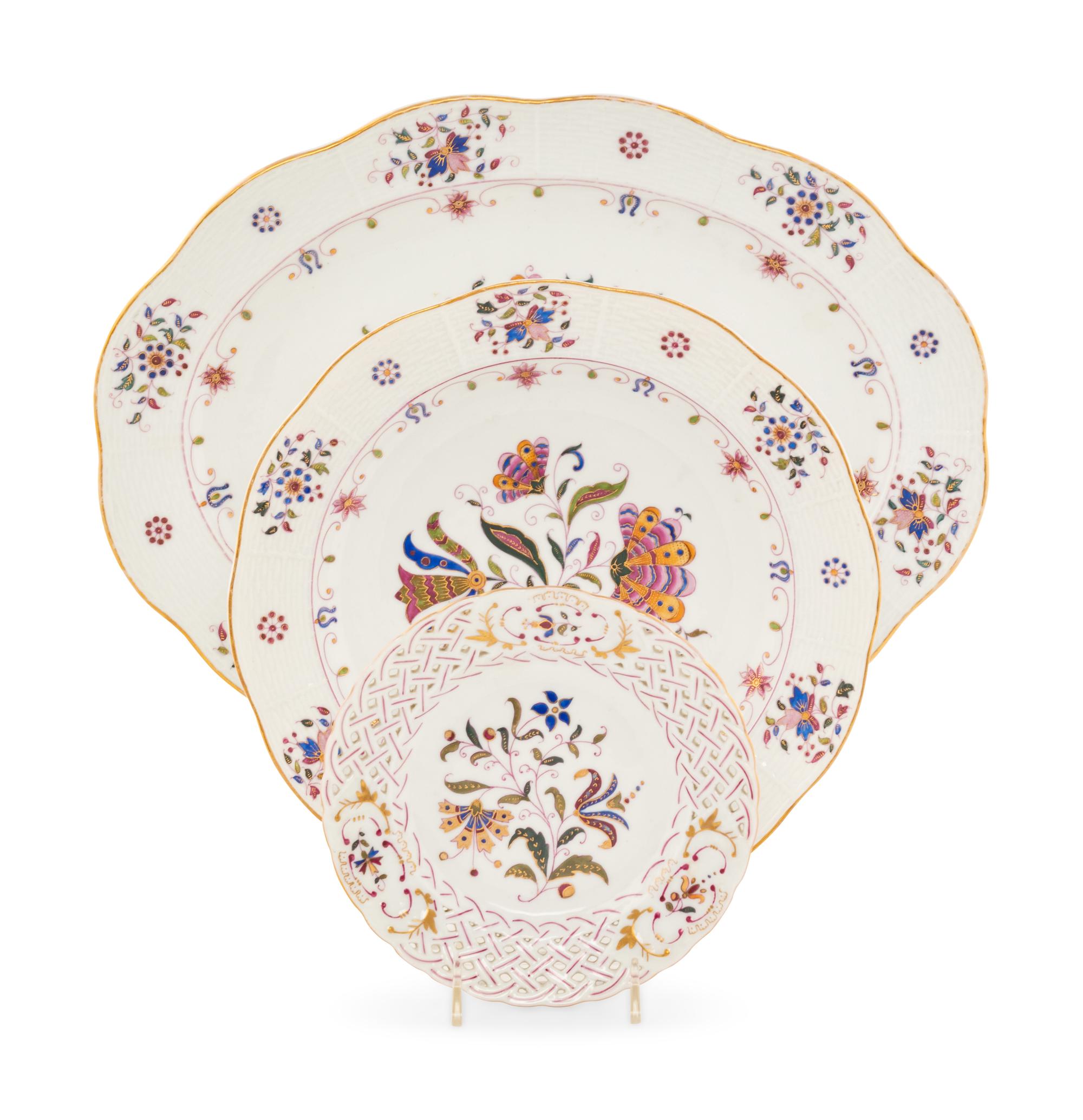 A Group of Herend Motif Hongrois Grand Porcelain Articles