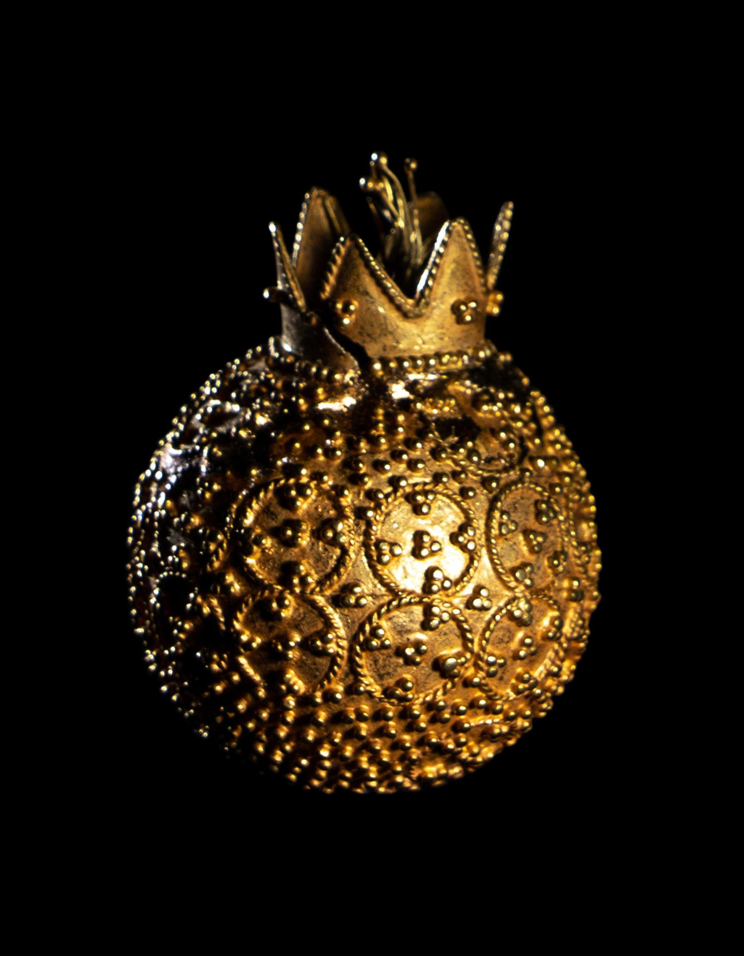 A Greco-Roman Gold Pomegranate