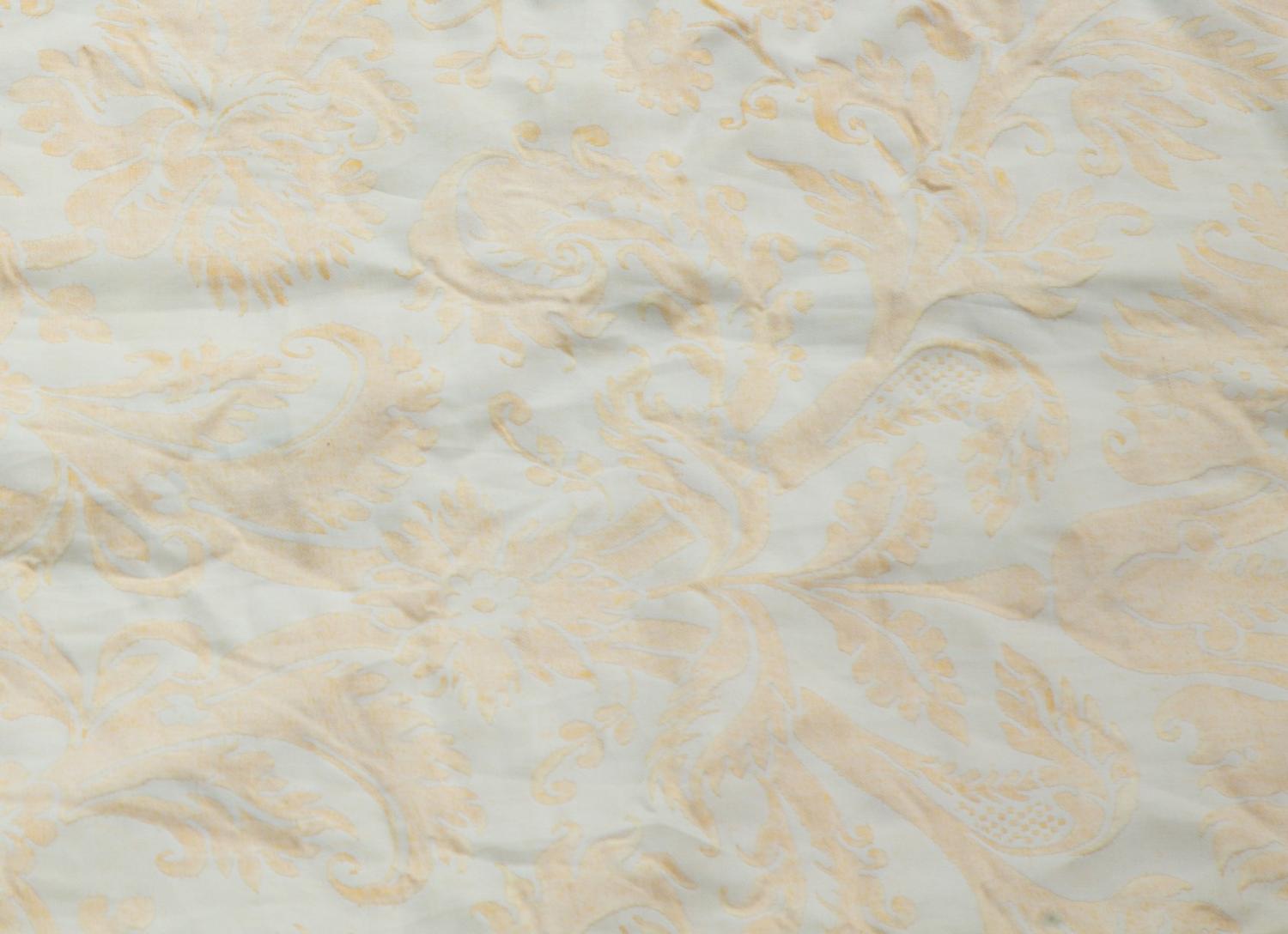 A Single Fortuny Printed Cotton Lucrezia Pattern Roman Shade — 20TH CENTURY