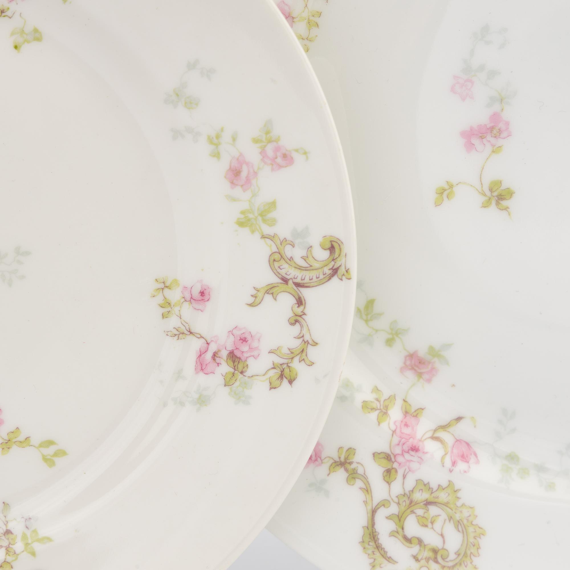 A Havilland-Limoges Porcelain Dinner Service
