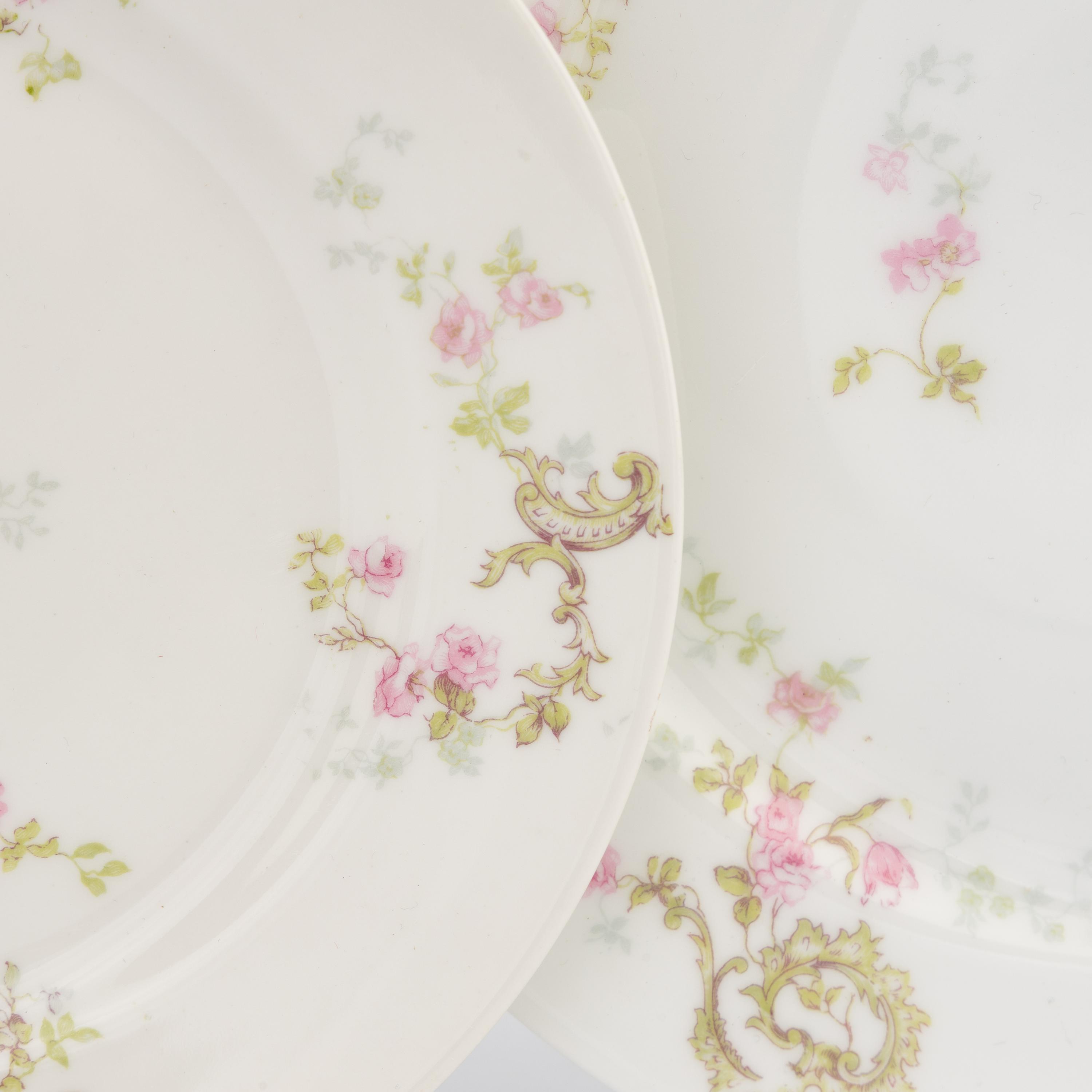 A Havilland-Limoges Porcelain Dinner Service
