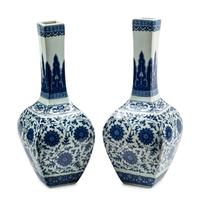 A Pair of Chinese Export Porcelain Vases
