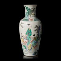 A Chinese Famille Verte Baluster Vase, Chenghua Six-Character Mark 成化六字款 五彩人物圖瓶