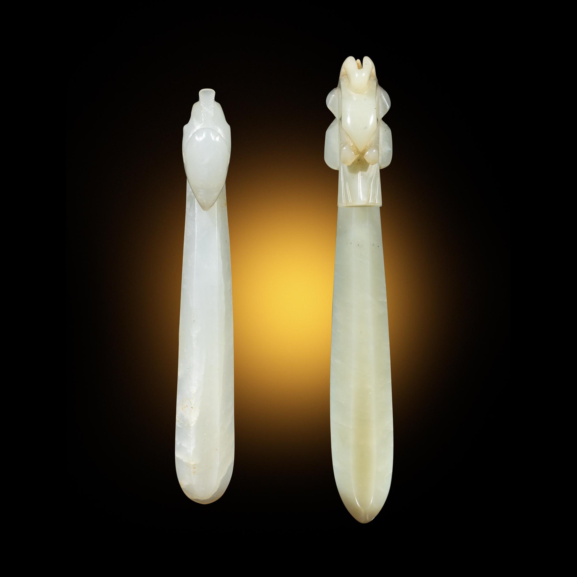 Two Chinese Jade Belt Hooks, Qing Dynasty 清 玉帶鉤兩件