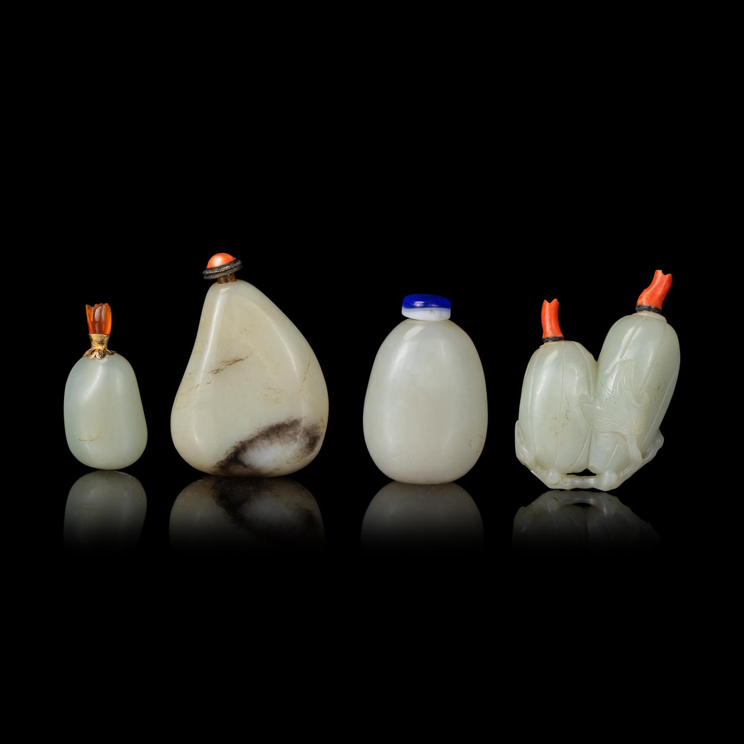 Four Chinese White and Pale Celadon Jade 'Pebble' Snuff Bottles, 19th-Early 20th Century 晚清-民國 白玉及青白玉鼻烟壺四支