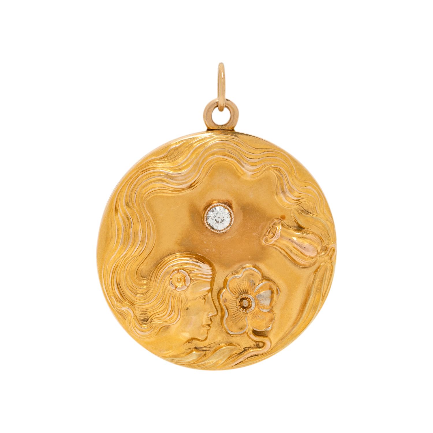 YELLOW GOLD AND DIAMOND LOCKET