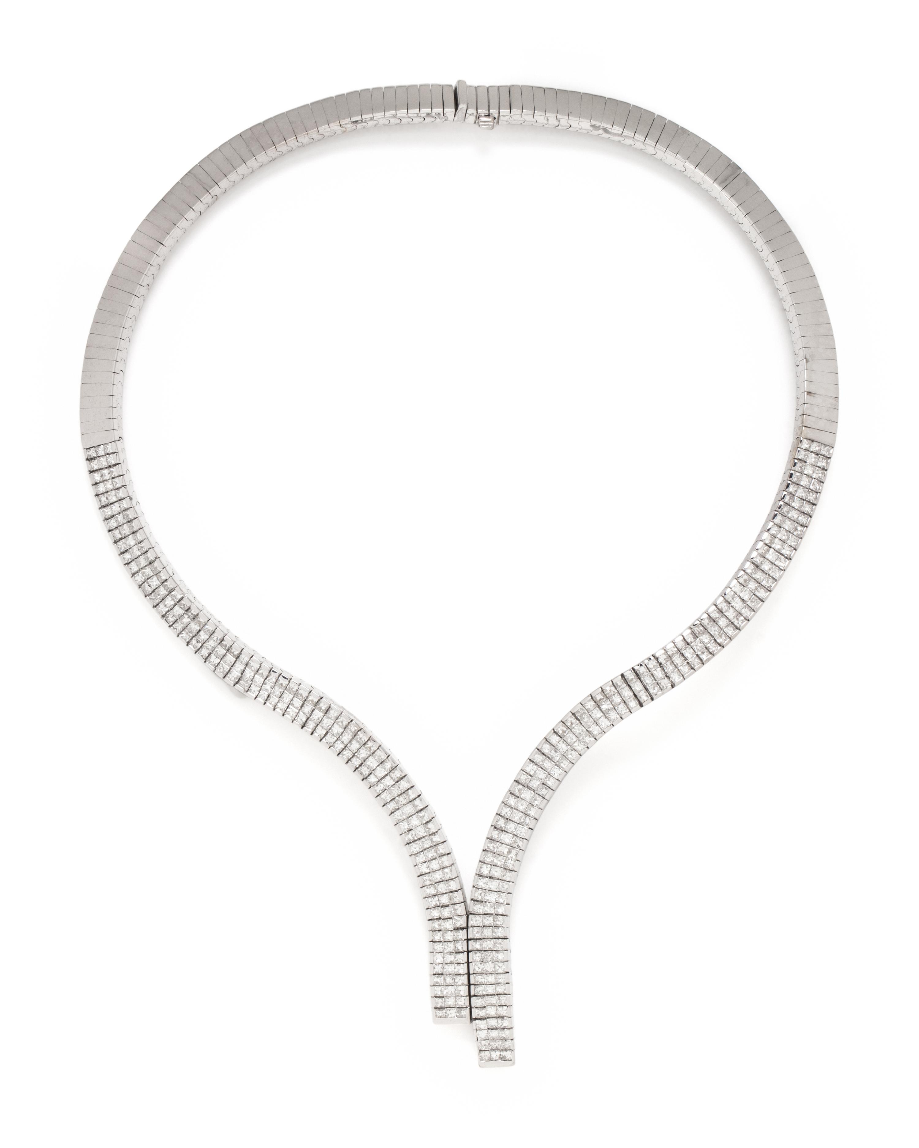 DIAMOND AND WHITE GOLD NECKLACE