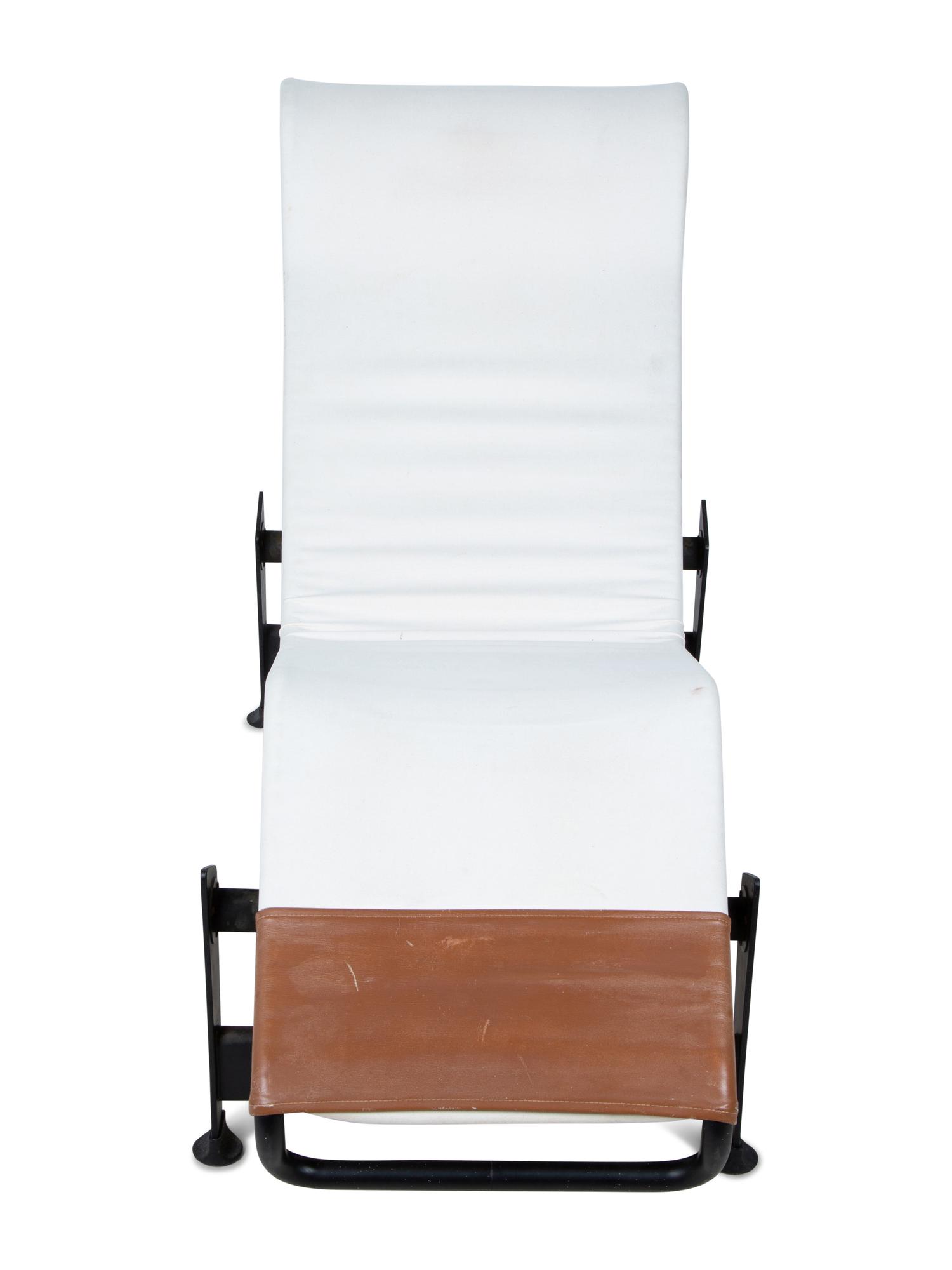 A Le Corbusier Style LC4 Chaise Lounge — 20TH CENTURY